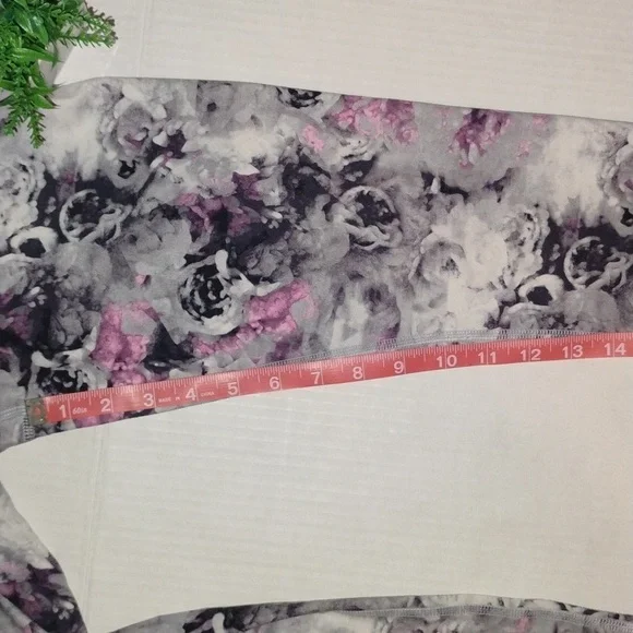 lululemon athletica 2 Piece Set. Womens size4.Moody Mirage,White,DeepNavy color - Picture 10 of 12